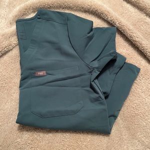 Hydrogreen figs scrub set